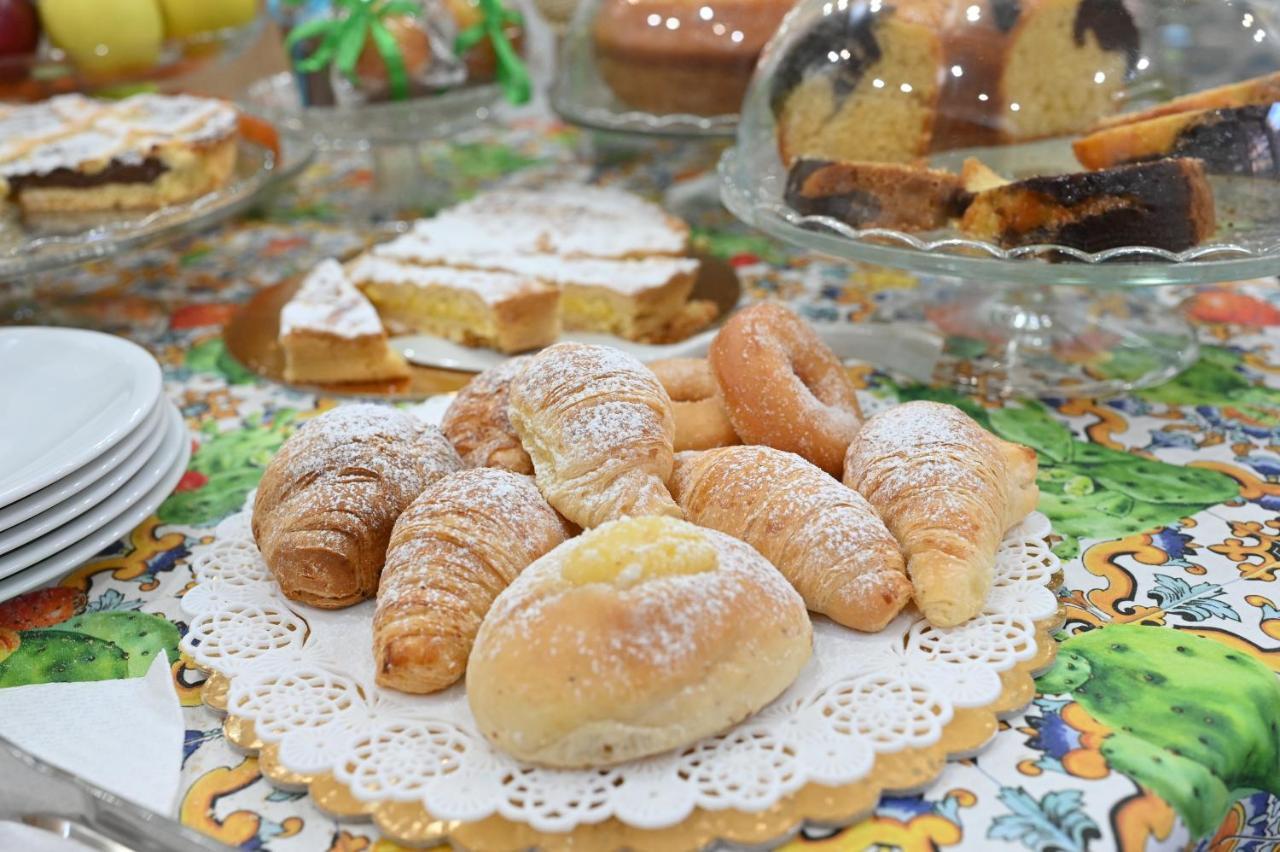 Regina Margherita Suite Наполи Екстериор снимка