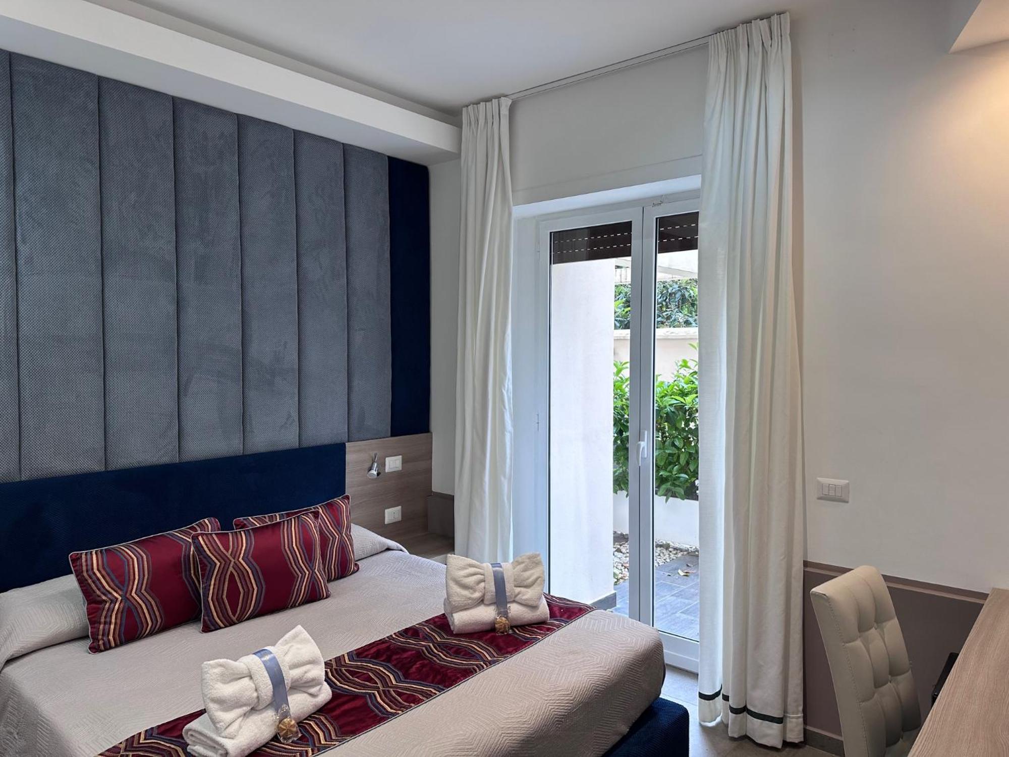 Regina Margherita Suite Наполи Екстериор снимка