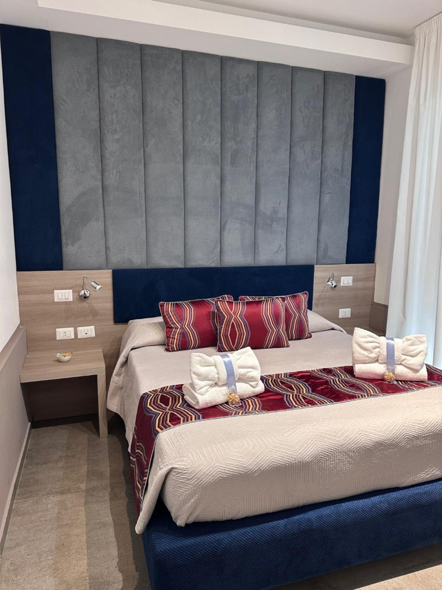 Regina Margherita Suite Наполи Екстериор снимка